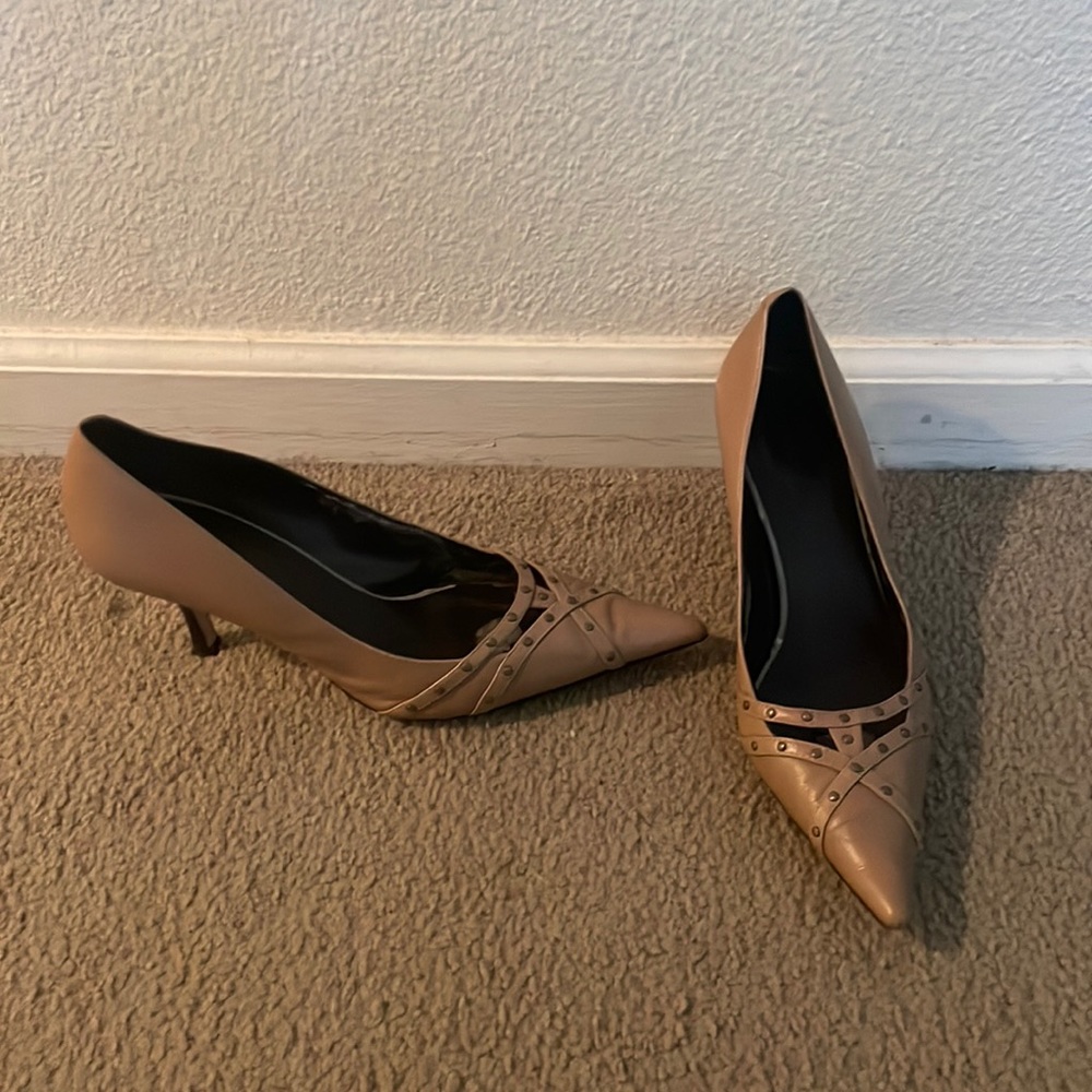 Nine West Tan & Gold Studded Pointy Pump